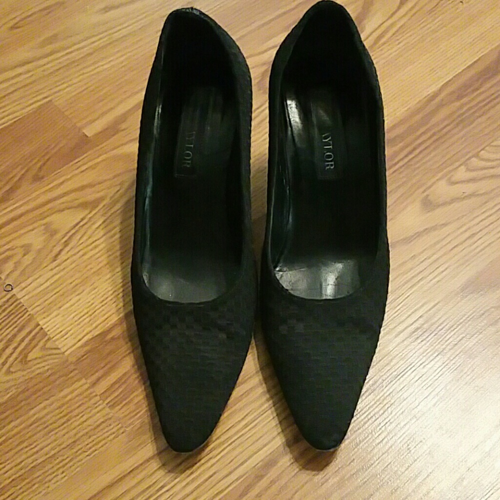 Ann Taylor Black 2.5 inch Patterned Canvas Heels Size 9